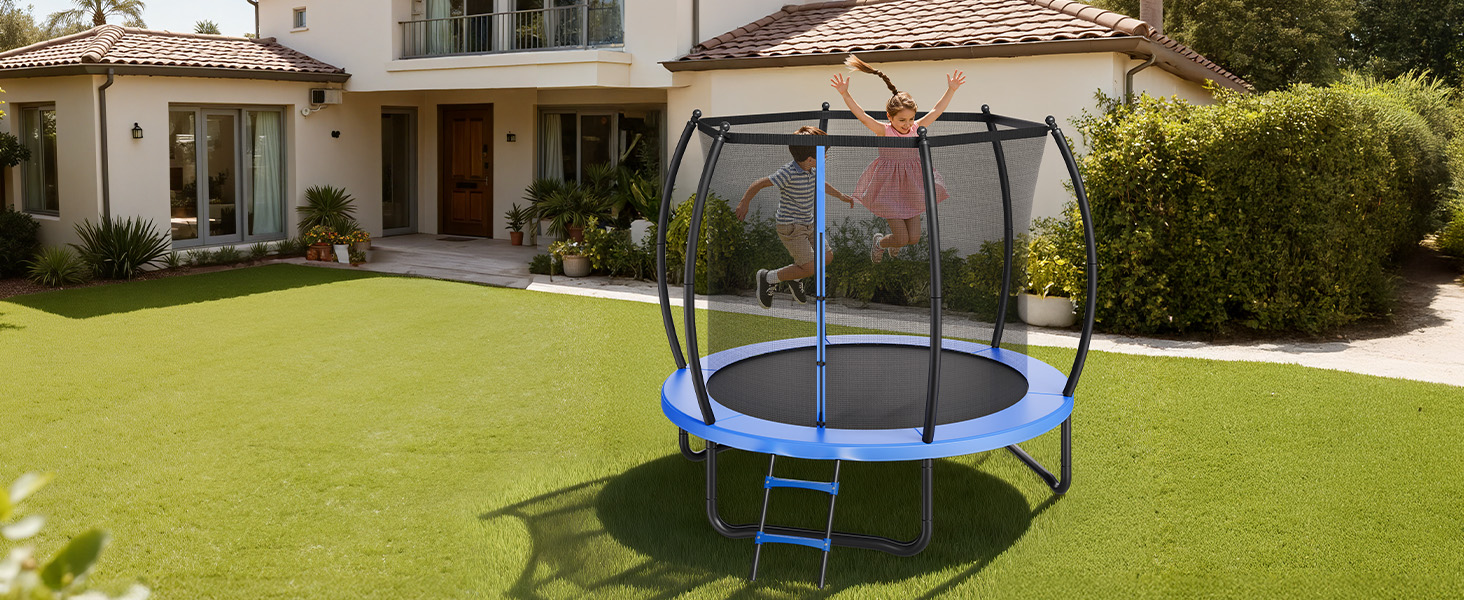 deti hrajúce sa na trampolíne