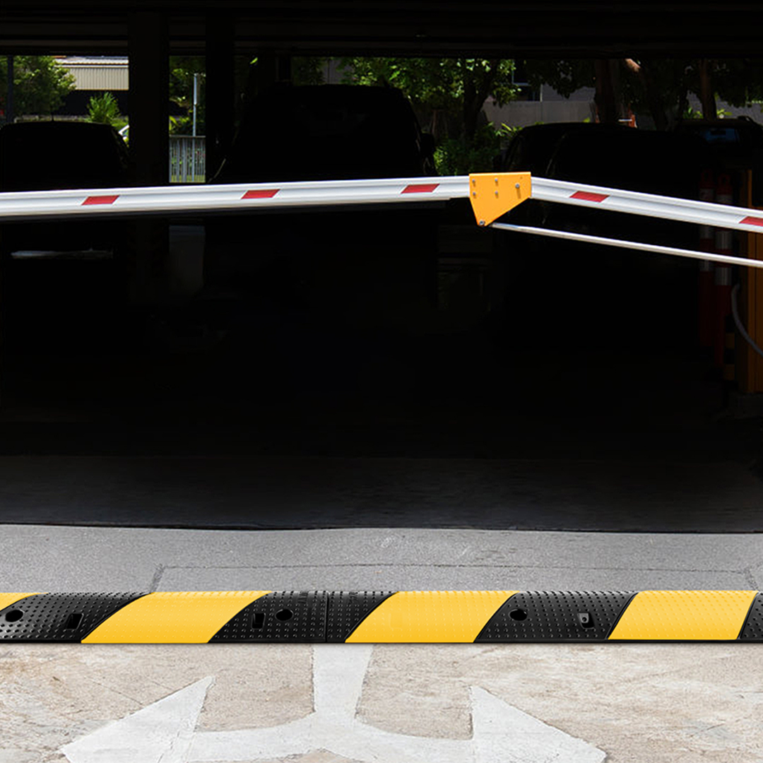 2 ramp MDBYMX car ramps Black and Yellow Speed Bump Rubber end of The ramp Portion of The Vehicle Curb Wheelchair ramp Threshold 