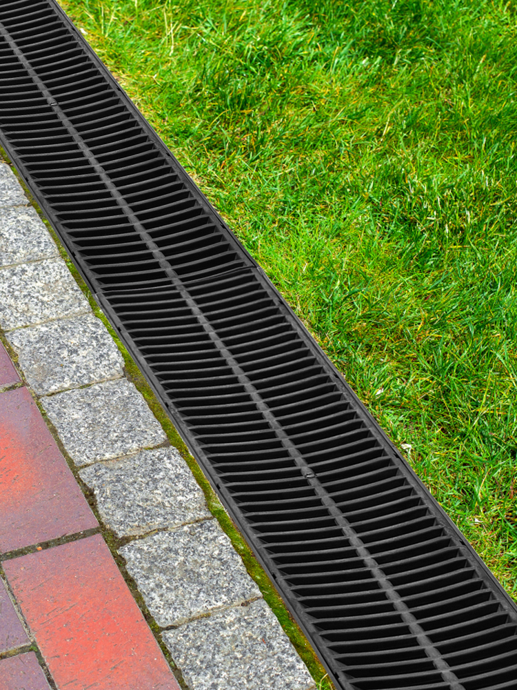VEVOR Trench Drain System, Channel Drain with Plastic Grate, 5.9x7.5-Inch HDPE Drainage Trench, Black Plastic Garage Floor Drain, 4x39 Trench Drain Grate, with 4 End Caps, for Garden, Driveway-4 Pack