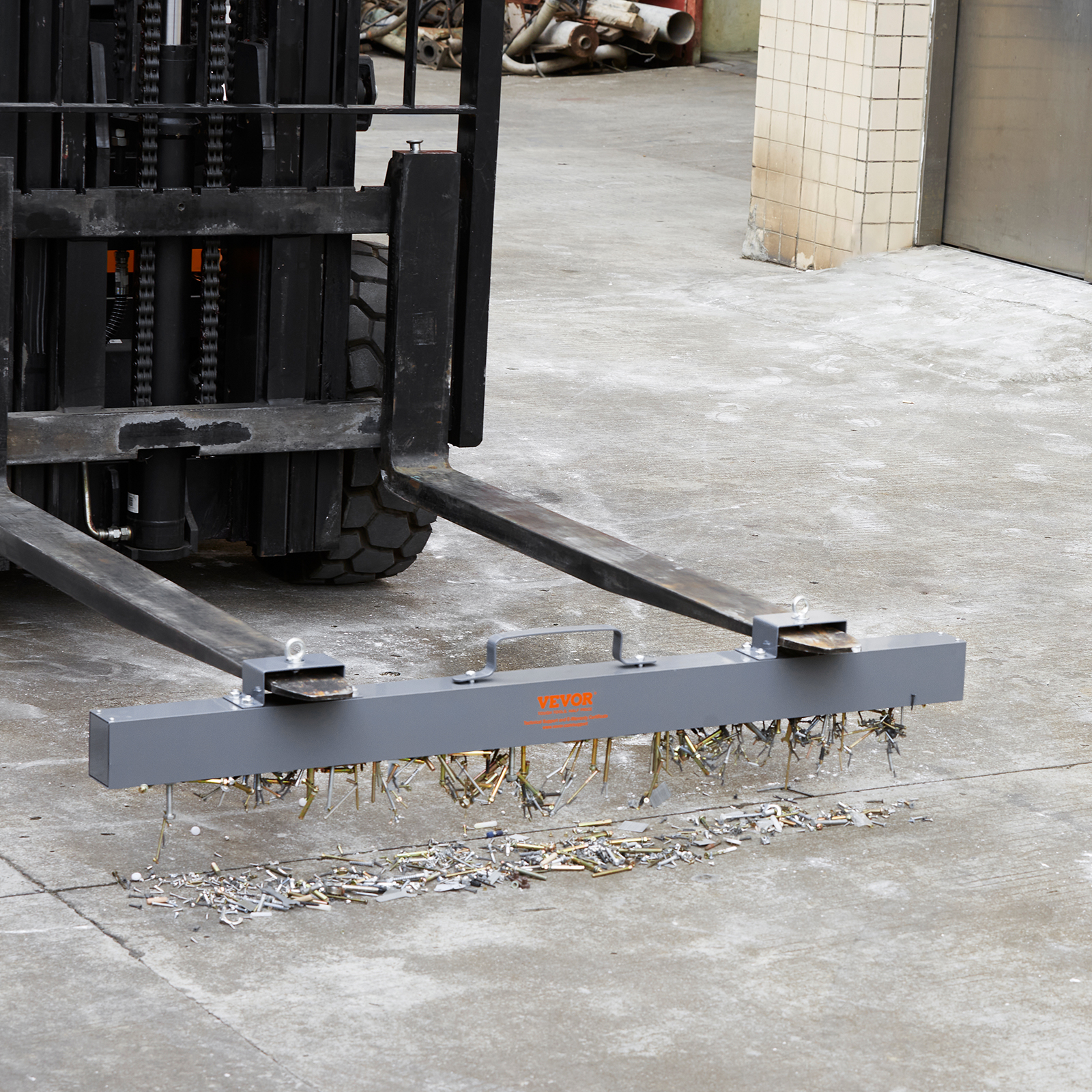 VEVOR Barra Spazzatrice Magnetica Sospesa da Forche per Benne Carico Max. 42,2kg